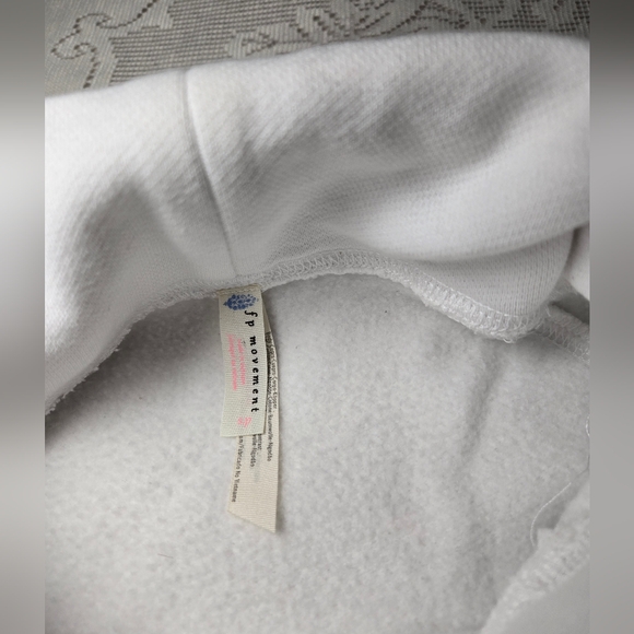 Free People Movement White Long Sleeve Polo Sweatshirt Size S - Picture 2 of 9